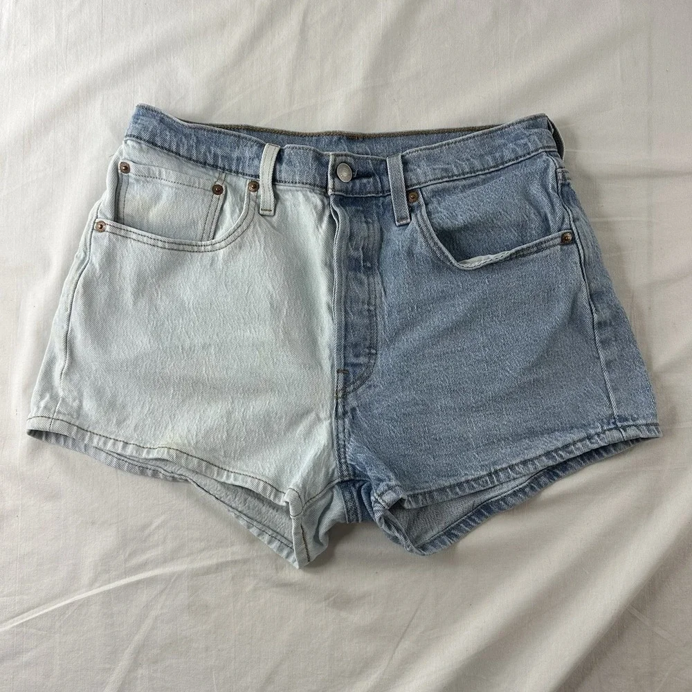 Levi's Women's 501 High Rise Two Tone Denim Jean Shorts Size 30 Button Fly Blue - Picture 2 of 12